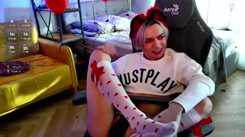 Snapshot of leon_yuugen chatting on February 2025 11:18:02 AM Leon online show from February 2025 11:18:02 AM