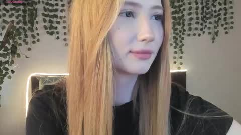 Snapshot of leona_vixen chatting on May 2026 09:17:02 AM Leona online show from May 2026 09:17:02 AM