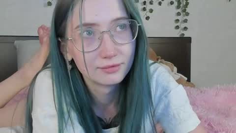 Snapshot of leona_vixen chatting on May 2026 10:13:01 AM Leona online show from May 2026 10:13:01 AM