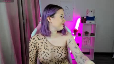 Snapshot of leona_williams chatting on February 2025 08:17:01 AM leona_williams online show from February 2025 08:17:01 AM