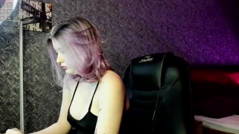 Snapshot of leona_williams chatting on February 2025 12:06:02 PM leona_williams online show from February 2025 12:06:02 PM