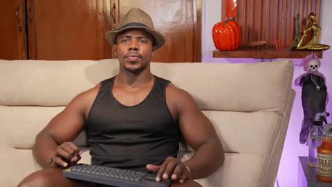 Snapshot of leonardo_jones1 chatting on September 2025 12:57:02 AM Leandro jones online show from September 2025 12:57:02 AM