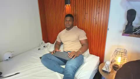 Snapshot of leonardo_jones1 chatting on October 2025 03:10:01 AM Leandro jones online show from October 2025 03:10:01 AM