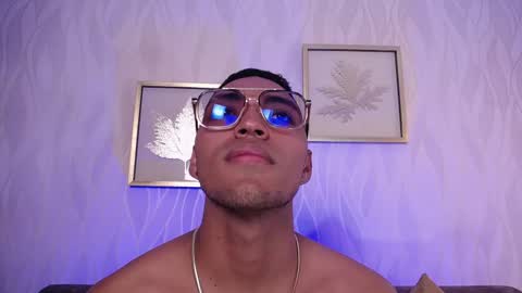 Leon online show from December 2025 07:12:02 PM