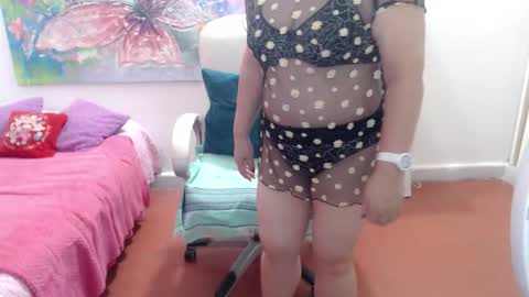 leonela   online show from January 2026 01:00:02 AM