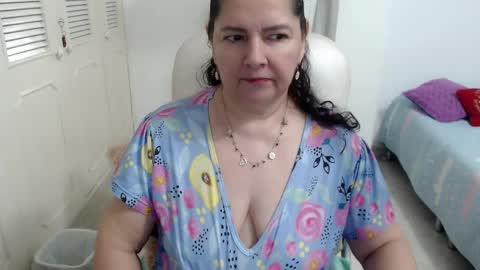 leonela   online show from April 2026 01:39:01 AM