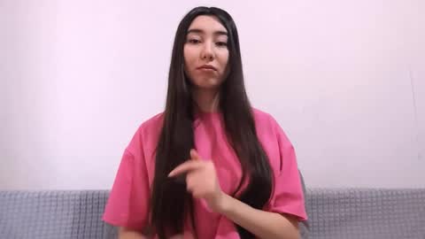 Snapshot of leonieschmith chatting on November 2025 10:21:01 AM Alice online show from November 2025 10:21:01 AM