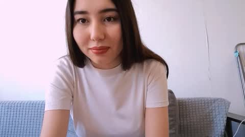 Snapshot of leonieschmith chatting on November 2025 10:05:01 AM Alice online show from November 2025 10:05:01 AM