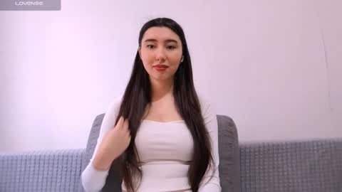 Snapshot of leonieschmith chatting on December 2025 10:13:01 AM Alice online show from December 2025 10:13:01 AM