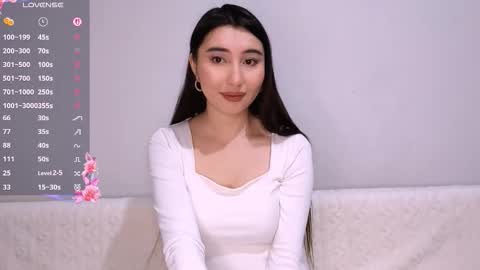 Snapshot of leonieschmith chatting on December 2025 02:10:02 PM Alice online show from December 2025 02:10:02 PM