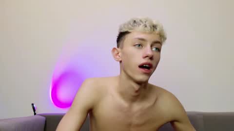 Snapshot of leonlure chatting on December 2025 06:36:02 PM leonlure online show from December 2025 06:36:02 PM