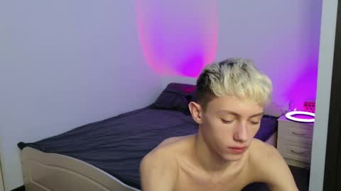 Snapshot of leonlure chatting on December 2025 08:17:01 PM leonlure online show from December 2025 08:17:01 PM