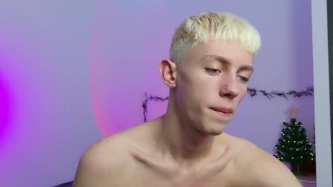 Snapshot of leonlure chatting on December 2025 07:09:01 PM leonlure online show from December 2025 07:09:01 PM