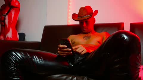 Lenardo jaramillo online show from January 2025 12:30:01 PM