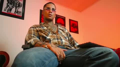 Lenardo jaramillo online show from November 2025 04:27:01 AM