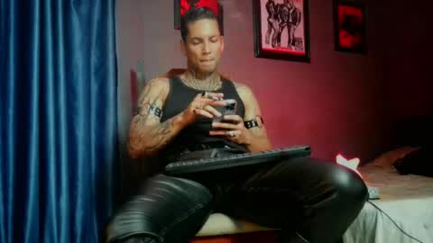 Snapshot of leonnardojaramillo chatting on April 2026 11:33:02 PM Lenardo jaramillo online show from April 2026 11:33:02 PM