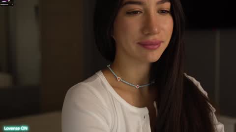 Snapshot of leoramallis chatting on December 2024 04:05:01 PM Leora online show from December 2024 04:05:01 PM