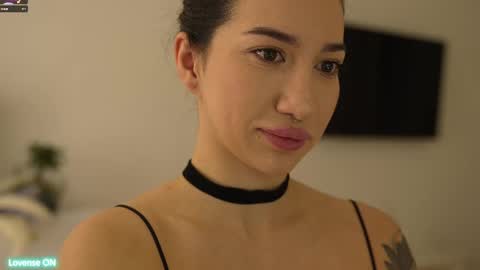 Snapshot of leoramallis chatting on March 2025 05:16:02 PM Leora online show from March 2025 05:16:02 PM