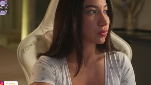 Snapshot of leoramallis chatting on October 2025 05:00:01 PM Leora online show from October 2025 05:00:01 PM