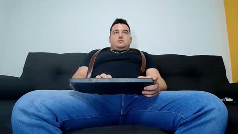 leoreem_ online show from November 2025 01:06:02 AM