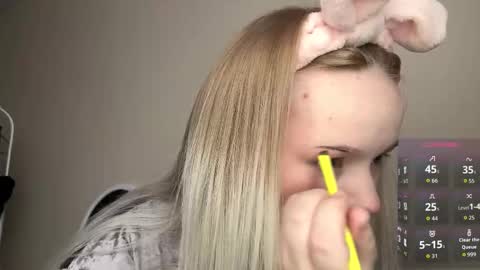 Snapshot of leotafredericks chatting on February 2026 11:30:01 AM Hello everyone Im Lora Its my first day Were going to have fun together online show from February 2026 11:30:01 AM