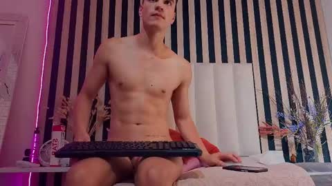 leotease online show from May 2026 11:01:04 PM