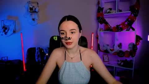 Snapshot of leslie_bird chatting on October 2025 08:55:02 AM leslie_bird online show from October 2025 08:55:02 AM