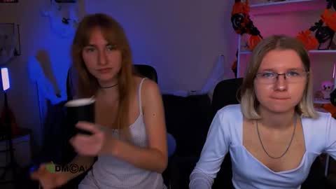 Snapshot of leslie_bird chatting on October 2025 09:46:02 AM leslie_bird online show from October 2025 09:46:02 AM