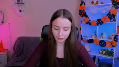 Snapshot of leslie_bird chatting on November 2025 10:28:02 AM leslie_bird online show from November 2025 10:28:02 AM