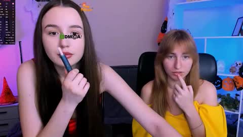 Snapshot of leslie_bird chatting on November 2025 12:26:01 PM leslie_bird online show from November 2025 12:26:01 PM