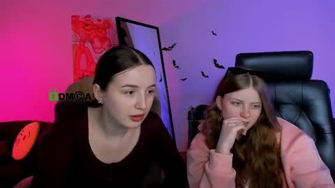 Snapshot of leslie_bird chatting on November 2025 12:27:02 PM leslie_bird online show from November 2025 12:27:02 PM