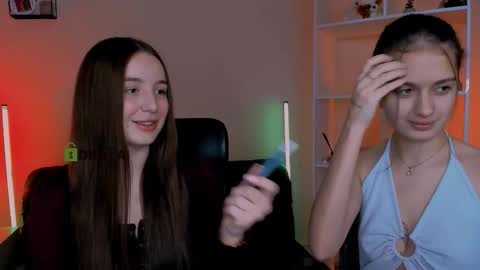 Snapshot of leslie_bird chatting on November 2025 10:06:01 AM leslie_bird online show from November 2025 10:06:01 AM