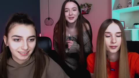 leslie_bird online show from March 2026 09:56:02 AM