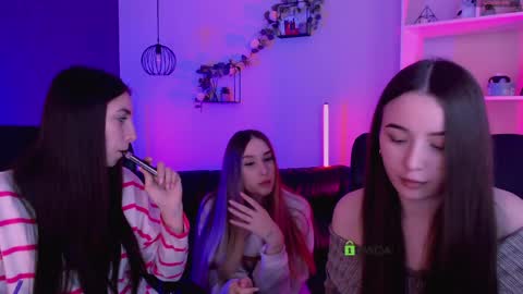 leslie_bird online show from April 2026 08:59:01 AM