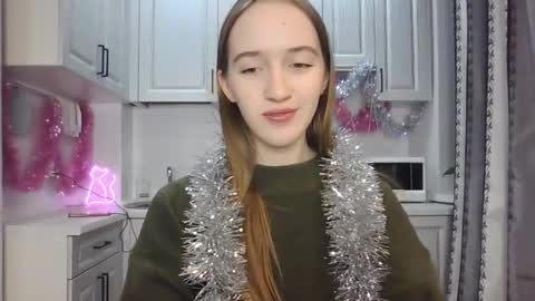  LESLIE   online show from December 2024 08:10:02 PM