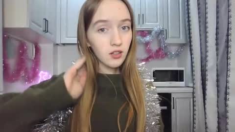  LESLIE   online show from December 2024 07:52:02 PM