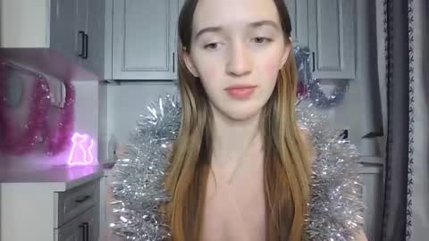  LESLIE   online show from December 2024 12:14:02 AM