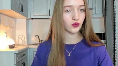  LESLIE   online show from October 2025 07:00:01 PM