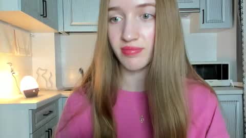  LESLIE   online show from October 2025 07:03:02 PM