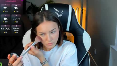 Snapshot of leslie_scottt chatting on May 2026 01:03:02 AM Leslie online show from May 2026 01:03:02 AM