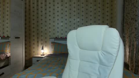 Snapshot of leslie_secret chatting on December 2024 01:06:01 AM leslie_secret online show from December 2024 01:06:01 AM