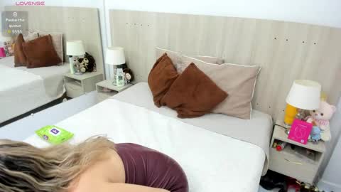 Lesly Santodomingo online show from April 2026 12:04:01 PM