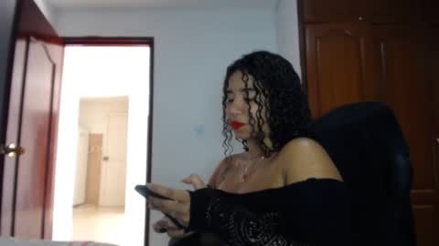 lesly online show from February 2025 08:23:02 PM