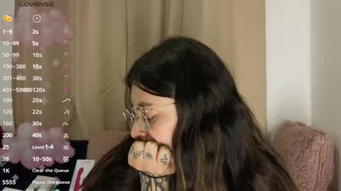 lessliee online show from April 2026 05:49:02 AM