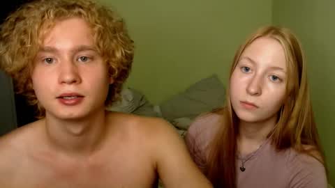 Snapshot of lessyxjhony chatting on September 2025 08:42:01 PM Alisa Jhony online show from September 2025 08:42:01 PM