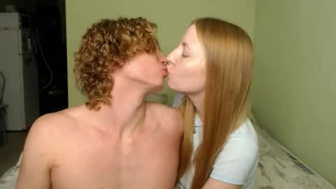 Snapshot of lessyxjhony chatting on November 2025 03:39:01 PM Alisa Jhony online show from November 2025 03:39:01 PM