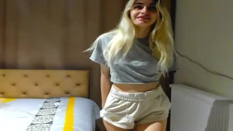 lesyaliss online show from April 2026 11:18:01 PM
