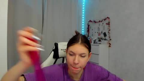 Snapshot of let_me_seee chatting on December 2024 01:36:01 AM Fiona online show from December 2024 01:36:01 AM