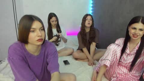 Snapshot of let_me_seee chatting on February 2025 05:24:02 PM Fiona online show from February 2025 05:24:02 PM