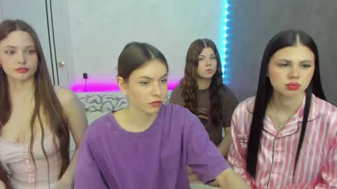 Snapshot of let_me_seee chatting on February 2025 08:35:02 PM Fiona online show from February 2025 08:35:02 PM